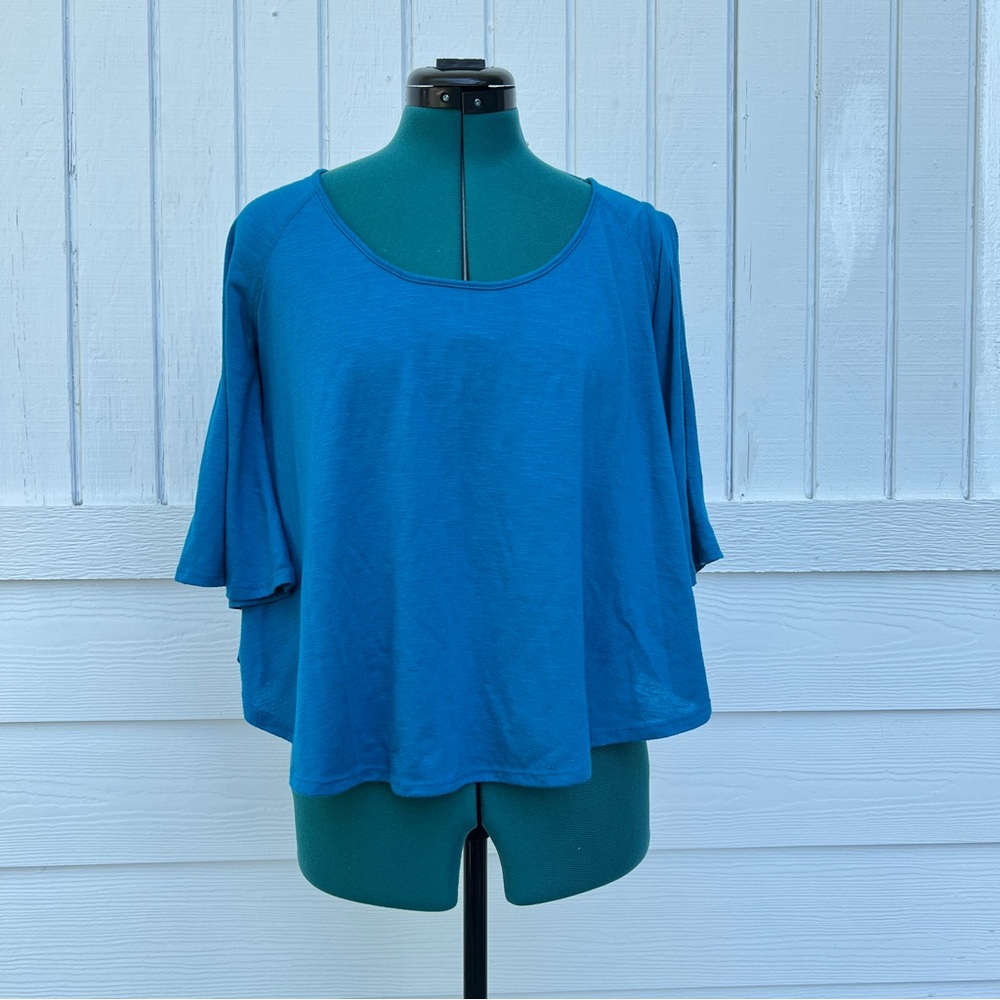 Xhilaration: Blue Shoulder Cut Out Women's Top. Size Small.